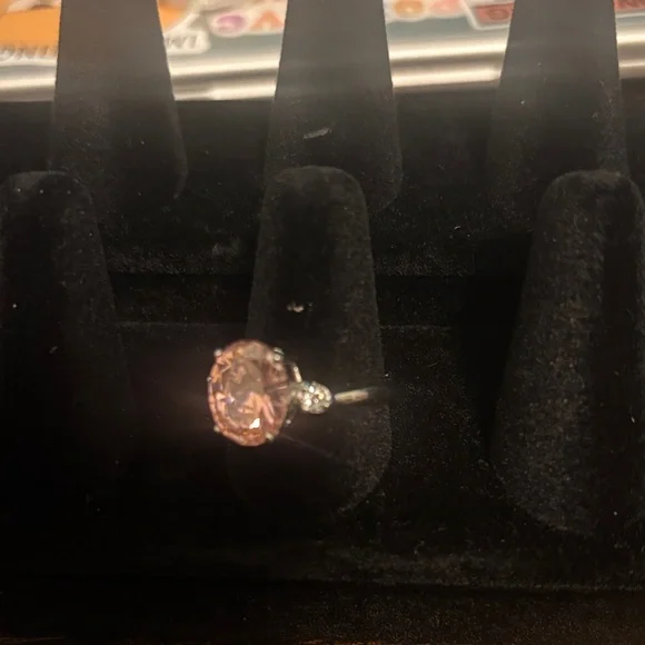 Elegant Pink Stone Ring - Picture 2 of 4